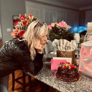 Meet your Posher, Elizabeth